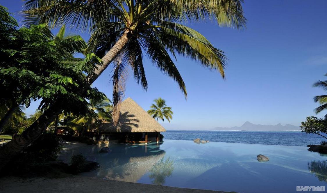Intercontinental Tahiti Resort - Pool Bar 01