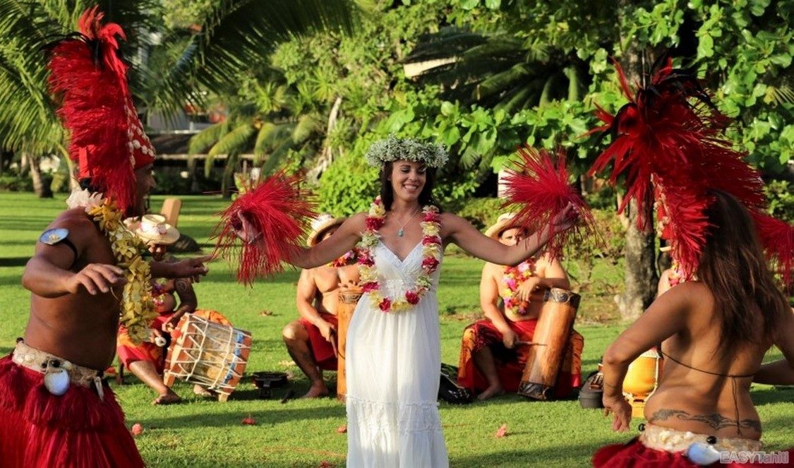 tourist enjoying tahitian dance in Tahiti, French Polynesia