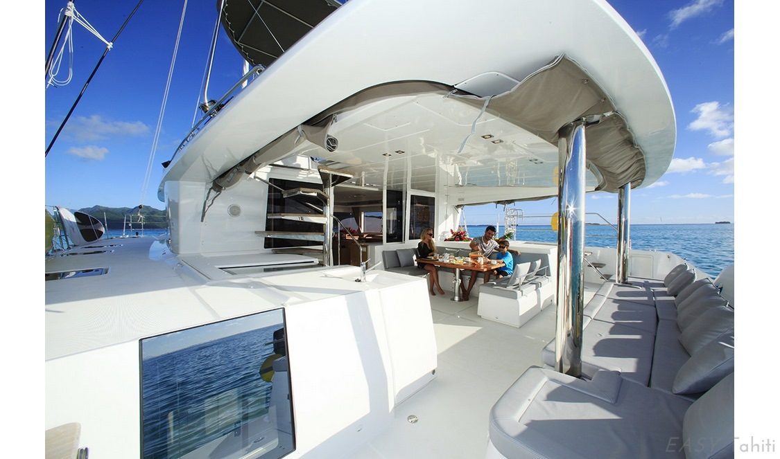 pont arrière de votre catamaran en croisière en Polynésie