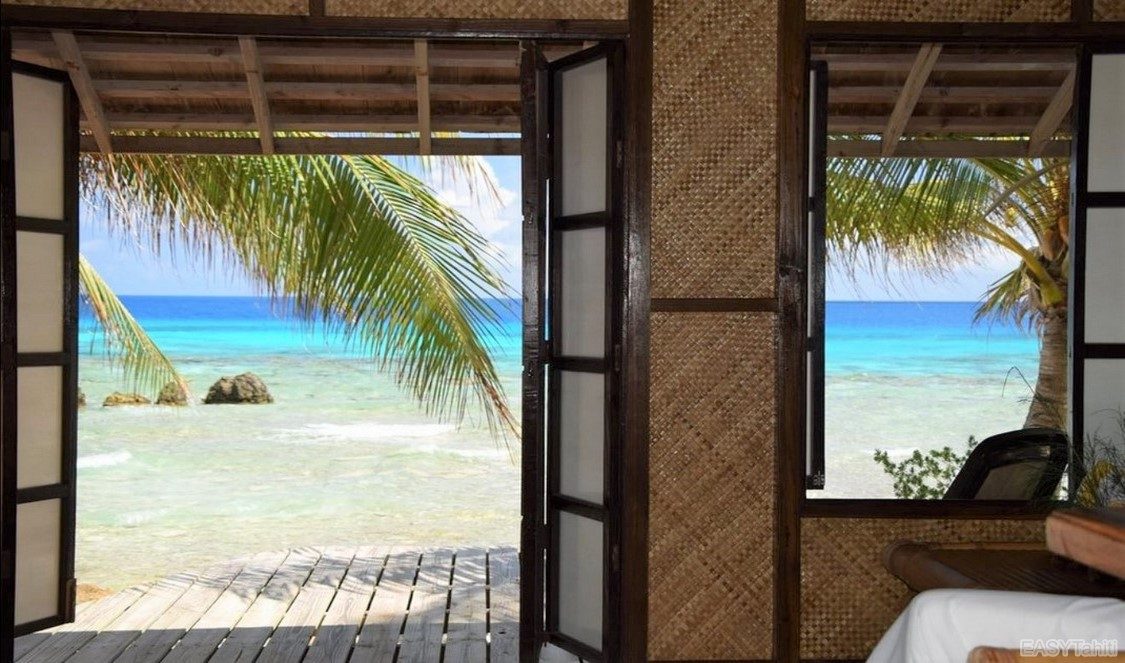 chambre avec vue sur le lagon en pension de famille romantique à Rangiroa pour votre voyage en polynésie