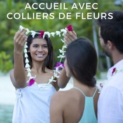 accueil avec colliers de fleurs à votre arrivée sur l’ile de Tahiti en Polynésie
