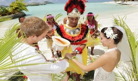 Traditional weddings in Tahiti